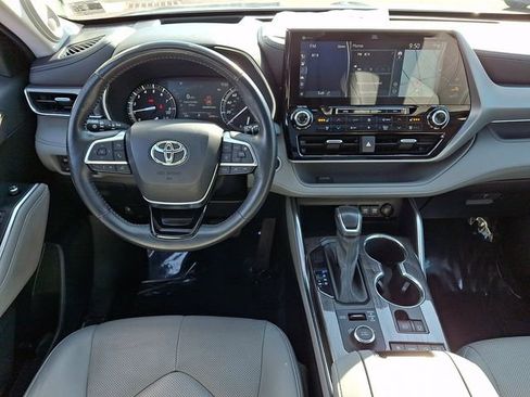 Certified 2021 Toyota Highlander Platinum image 11