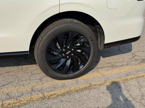 New 2025 Lincoln Navigator Reserve w/ Jet Appearance Package image 9