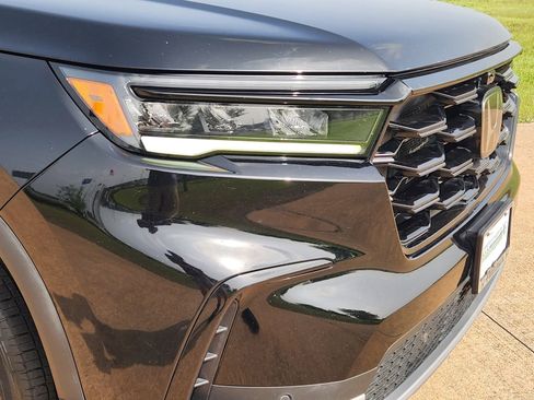 Used 2023 Honda Pilot TrailSport image 12