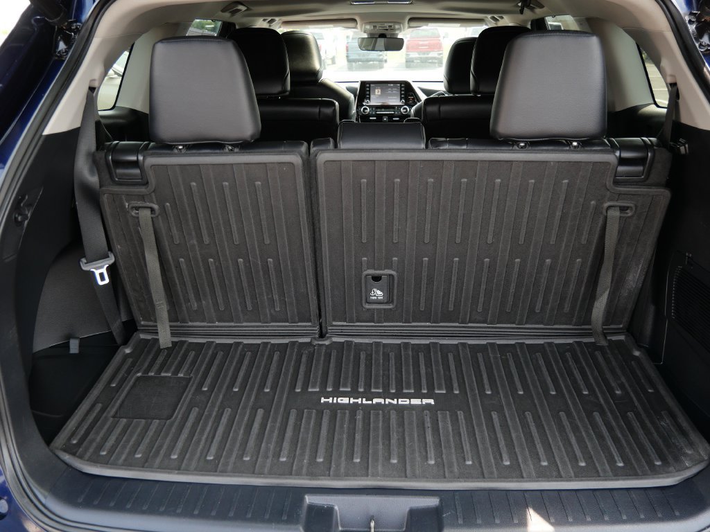 Used 2022 Toyota Highlander XLE AWD/4WD image 10