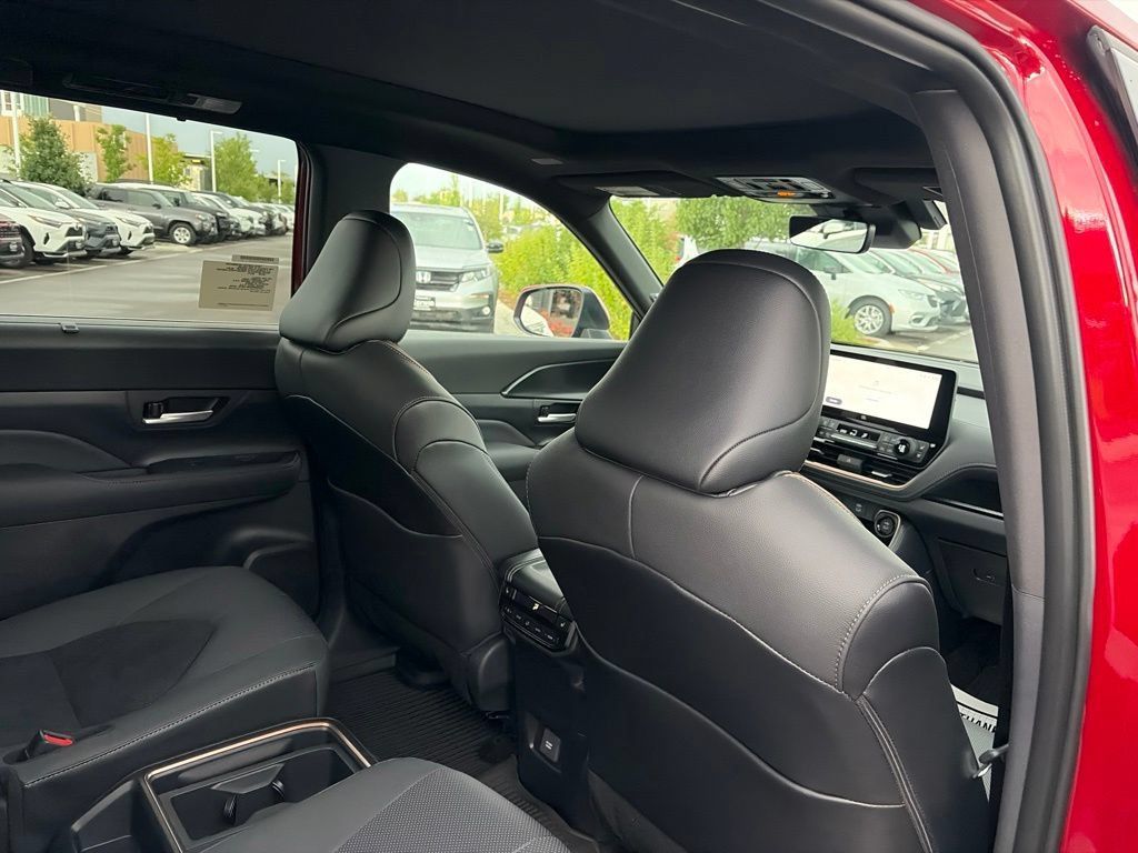 Used 2026 Toyota Grand Highlander AWD Hybrid image 18