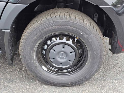 Used 2024 Mercedes-Benz Sprinter 3500 image 9