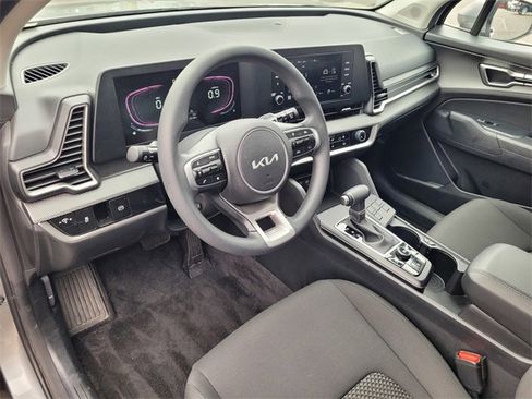Used 2024 Kia Sportage LX image 7