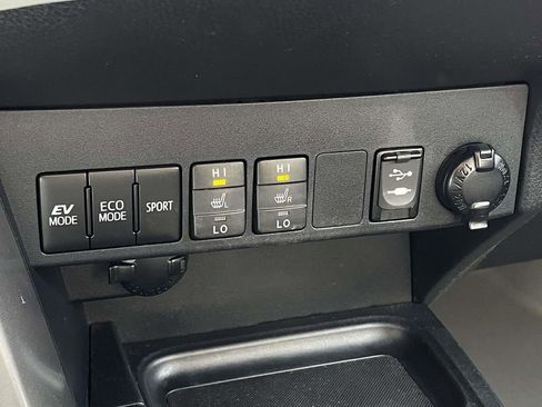 Used 2017 Toyota RAV4 Limited image 20