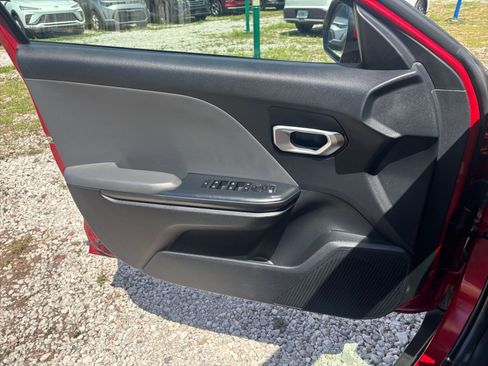 Used 2025 Kia K4 LXS image 18