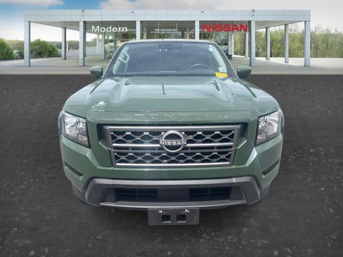 Certified 2023 Nissan Frontier SV w/ Technology Package AWD/4WD image 8