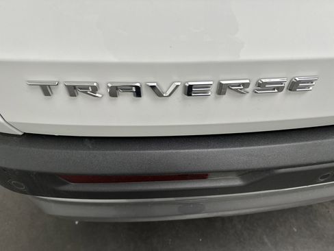Used 2025 Chevrolet Traverse LT FWD image 12