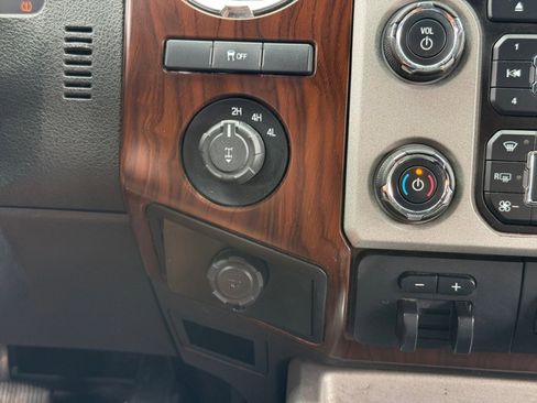 Used 2013 Ford F250 Lariat w/ Lariat Ultimate Pkg AWD/4WD image 18
