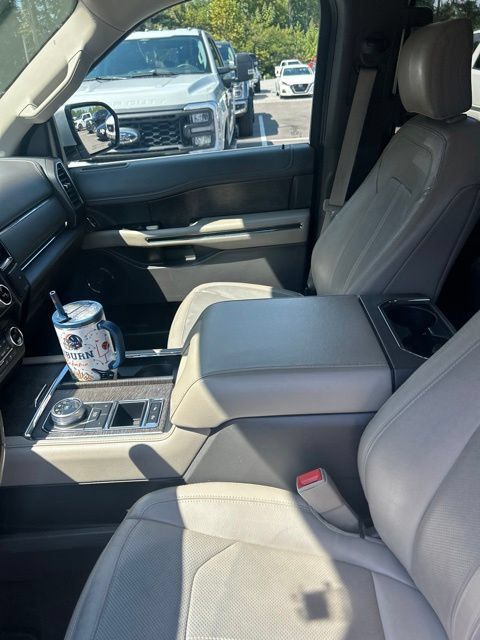 Used 2019 Ford Expedition Limited w/ Equipment Group 302A RWD image 9