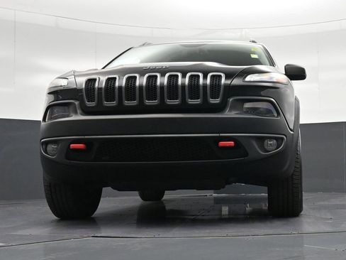 Used 2017 Jeep Cherokee Trailhawk w/ Comfort/Convenience Group AWD/4WD image 34