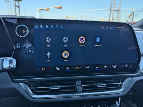 New 2026 Chevrolet Equinox EV LT image 18