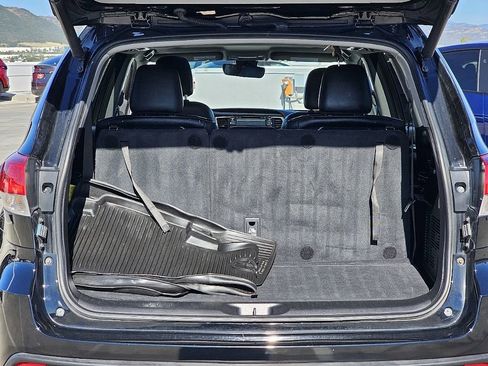 Used 2017 Toyota Highlander XLE FWD image 11