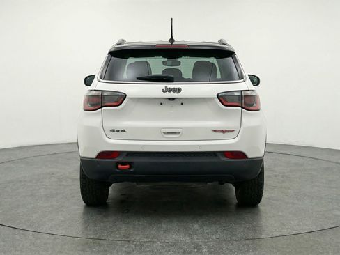 Used 2025 Jeep Compass Trailhawk image 7