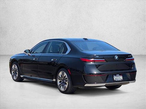 Used 2025 BMW i7 eDrive50 w/ Premium Package RWD image 8