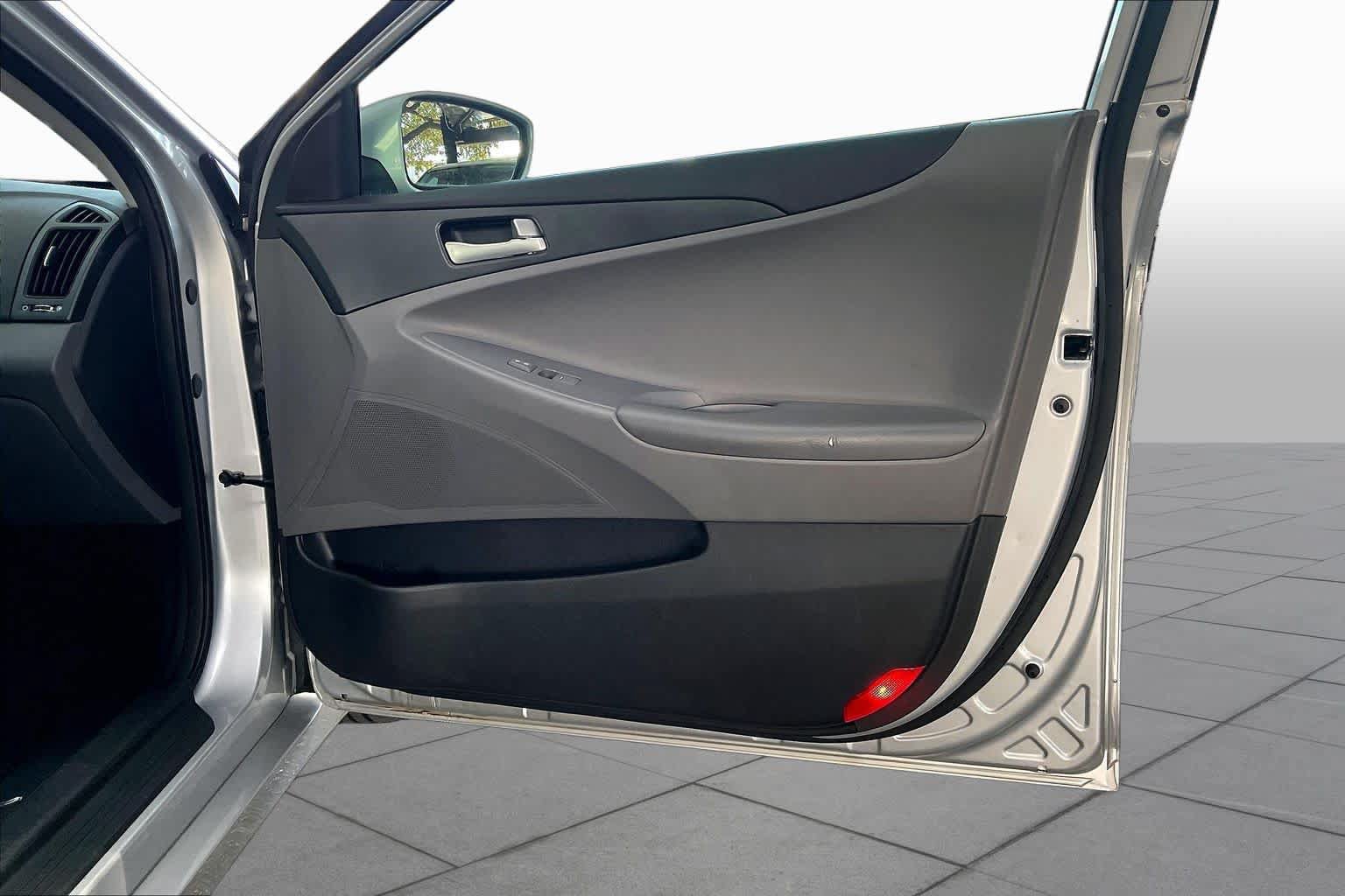 Used 2011 Hyundai Sonata GLS FWD image 22