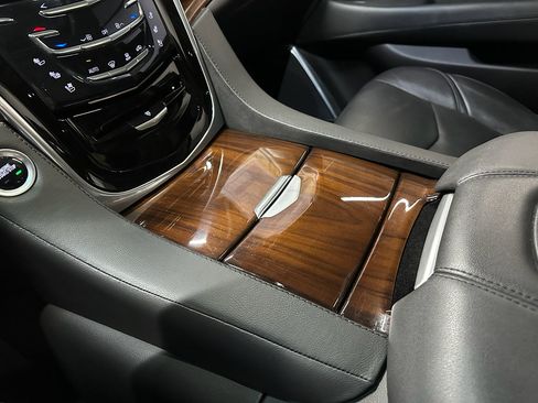 Used 2020 Cadillac Escalade Luxury image 38