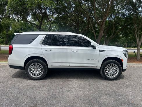 Used 2023 GMC Yukon SLT w/ SLT Premium Package AWD/4WD image 5