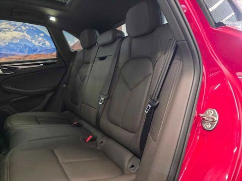 Used 2025 Porsche Macan AWD/4WD image 17