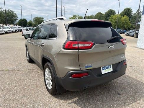 Used 2017 Jeep Cherokee Latitude w/ Cold Weather Group AWD/4WD image 2