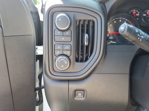 Used 2025 Chevrolet Silverado 2500 Custom w/ Custom Value Package AWD/4WD image 32