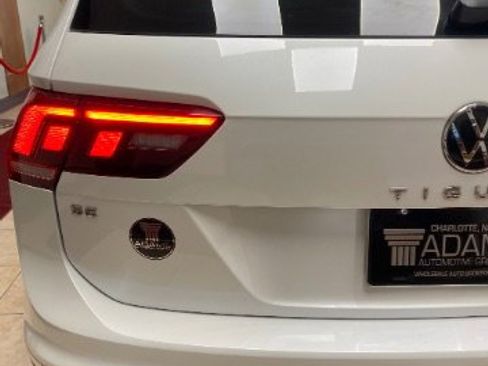 Used 2023 Volkswagen Tiguan SE w/ Panoramic Sunroof Package image 11