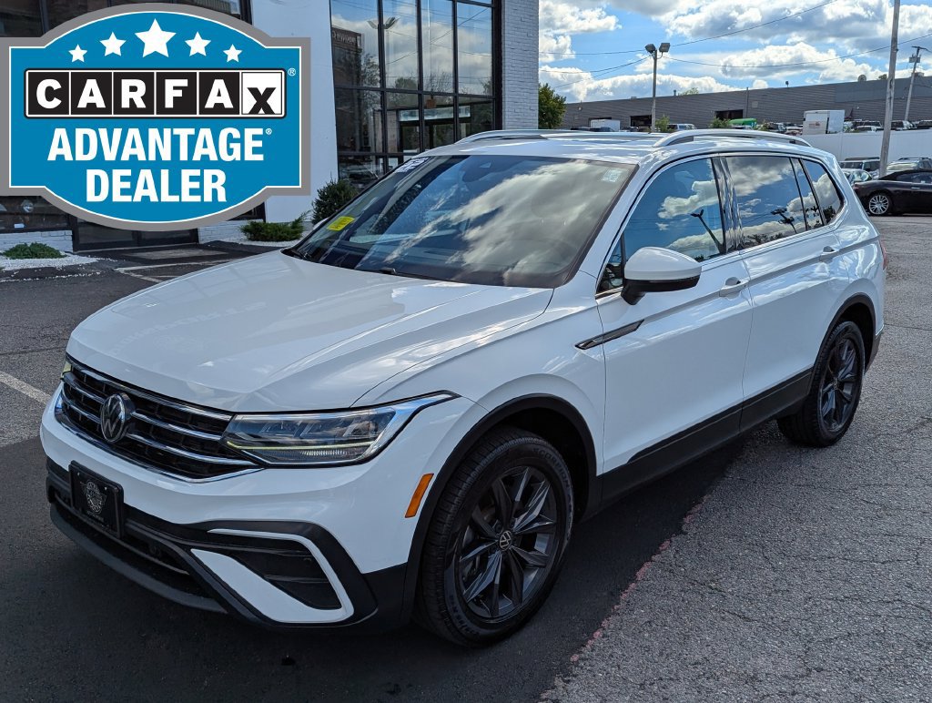 Used 2022 Volkswagen Tiguan SE w/ Panoramic Sunroof Package AWD/4WD image 2