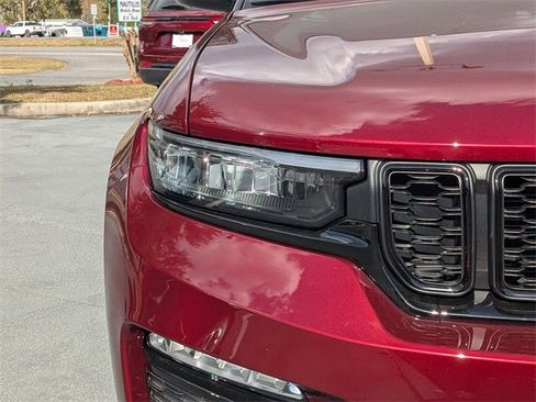 New 2025 Jeep Grand Cherokee Limited image 10