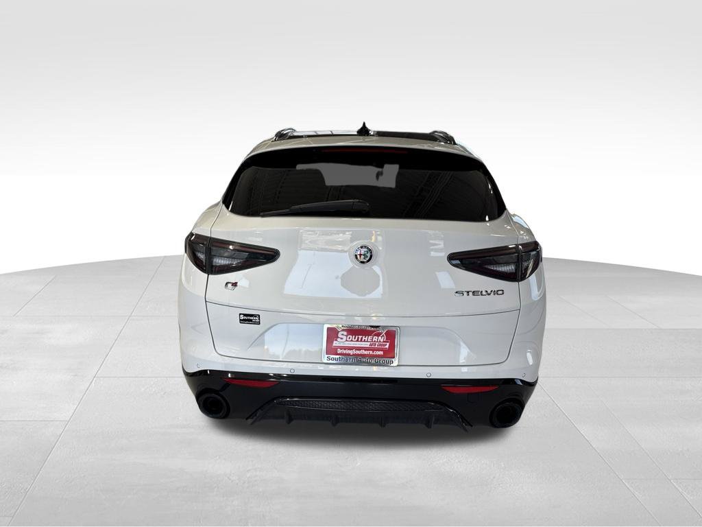 Used 2024 Alfa Romeo Stelvio Veloce AWD/4WD image 7