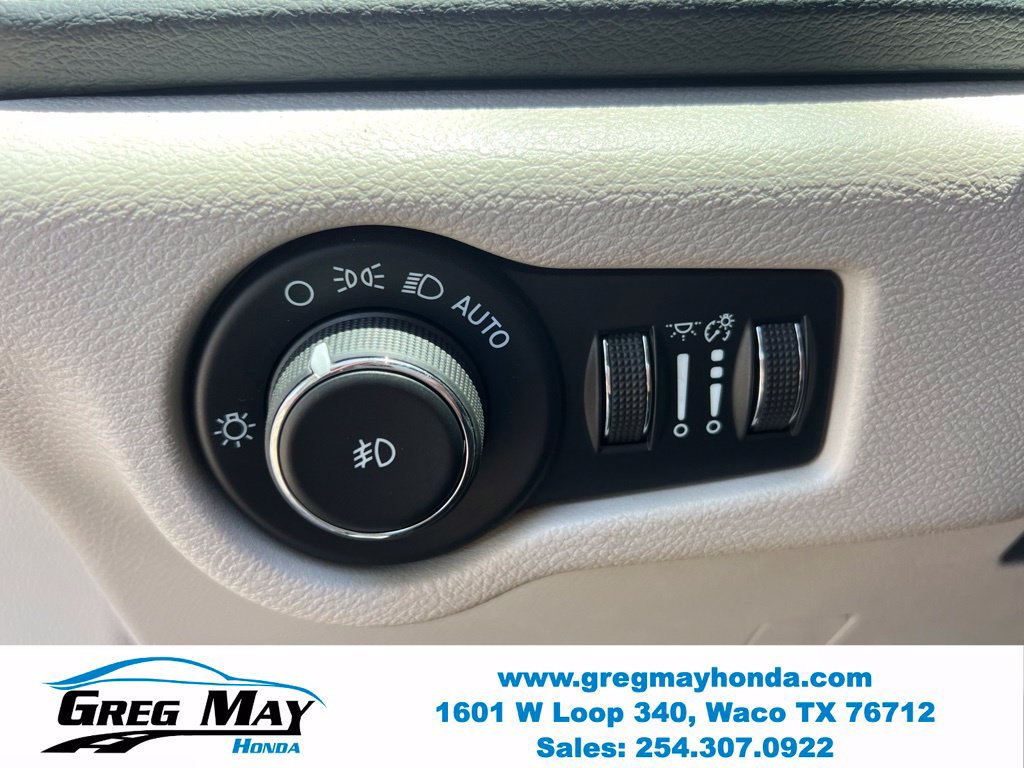 Used 2022 Chrysler Pacifica Touring-L FWD image 26