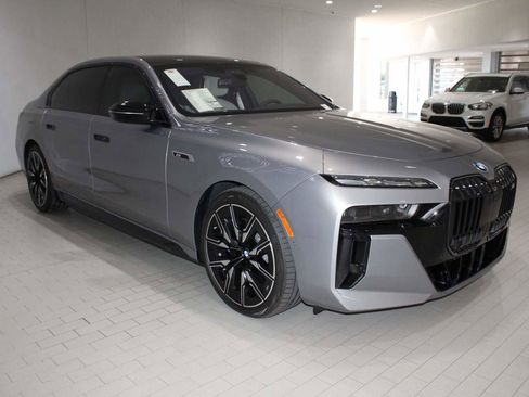 New 2025 BMW i7 M70 w/ Executive Package image 8
