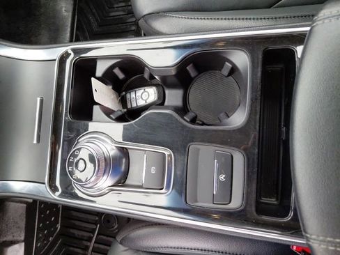 Used 2019 Ford Edge Titanium image 22