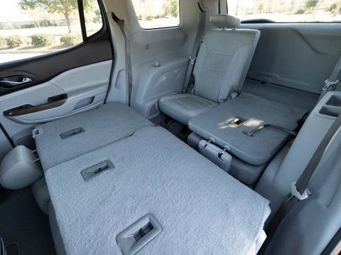 Used 2021 GMC Acadia SLE w/ Driver Convenience Package image 31