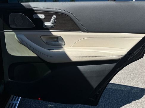 Used 2023 Mercedes-Benz GLS 450 4MATIC image 37