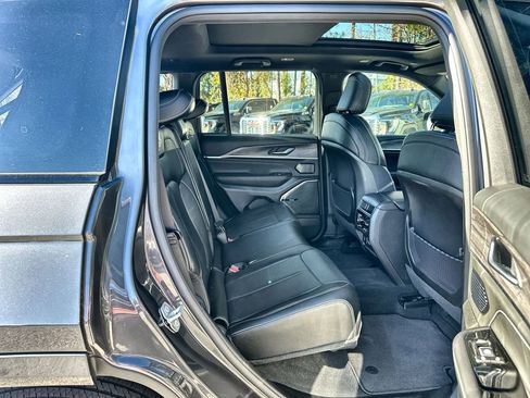 Used 2022 Jeep Grand Cherokee Overland image 28