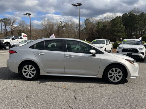 Certified 2022 Toyota Corolla LE image 18