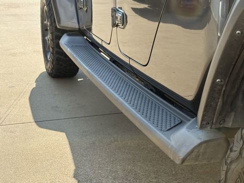 Used 2023 Jeep Gladiator Sport AWD/4WD image 9
