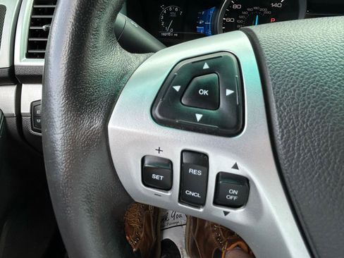 Used 2015 Ford Explorer XLT w/ Equipment Group 202B AWD/4WD image 19