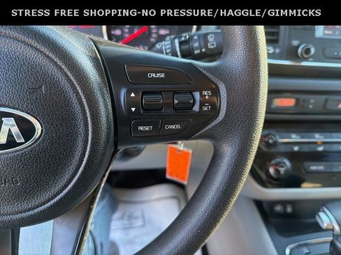 Used 2018 Kia Sedona LX image 21