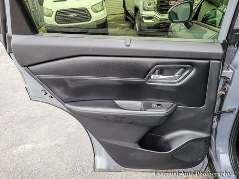 Used 2025 Nissan Rogue SL w/ Tech Package FWD image 27