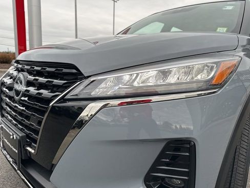 Used 2023 Nissan Kicks SR w/ SR Premium Package FWD image 4