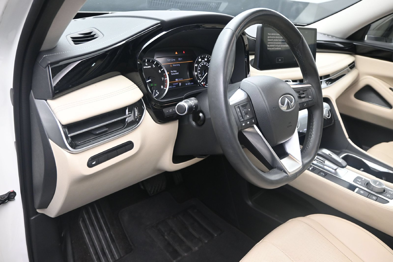 Used 2024 INFINITI QX60 Pure w/ Cargo Package FWD image 12