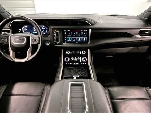 Used 2024 GMC Yukon XL Denali AWD/4WD image 18