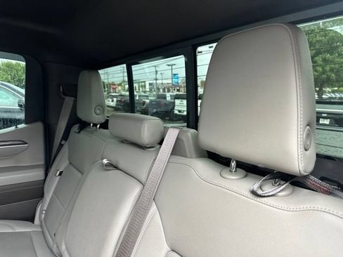 Used 2023 GMC Sierra 1500 SLT w/ SLT Premium Plus Package AWD/4WD image 16