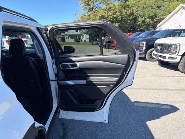 Used 2022 Ford Explorer XLT w/ Equipment Group 202A AWD/4WD image 31