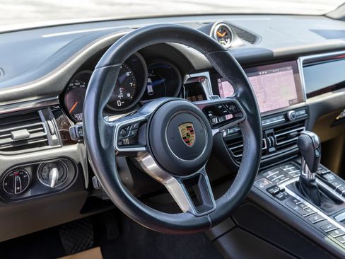Used 2021 Porsche Macan AWD/4WD image 27