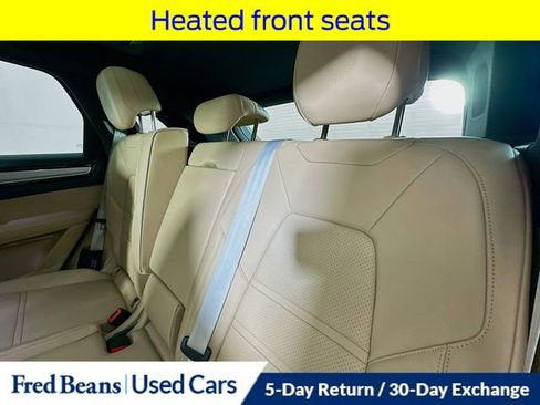 Used 2023 Porsche Cayenne Platinum Edition image 30