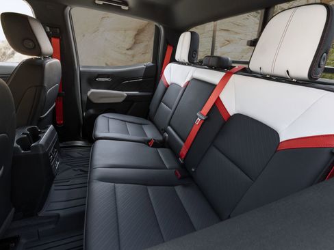 New 2026 GMC Canyon Elevation image 5