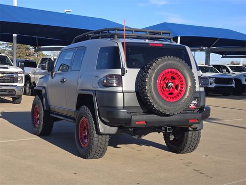 Used 2013 Toyota FJ Cruiser 4WD image 5
