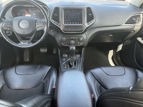 Used 2019 Jeep Cherokee Trailhawk w/ Cold Weather Group AWD/4WD image 14