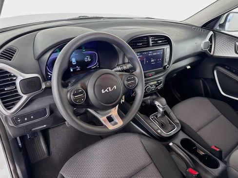 Certified 2025 Kia Soul LX w/ LX Technology Package image 9
